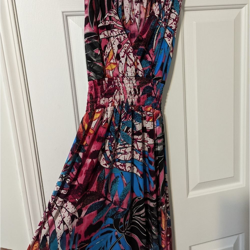 Streetwear - Beautifully Bright Leaf-Patterned Empire Waist Maxi Dress